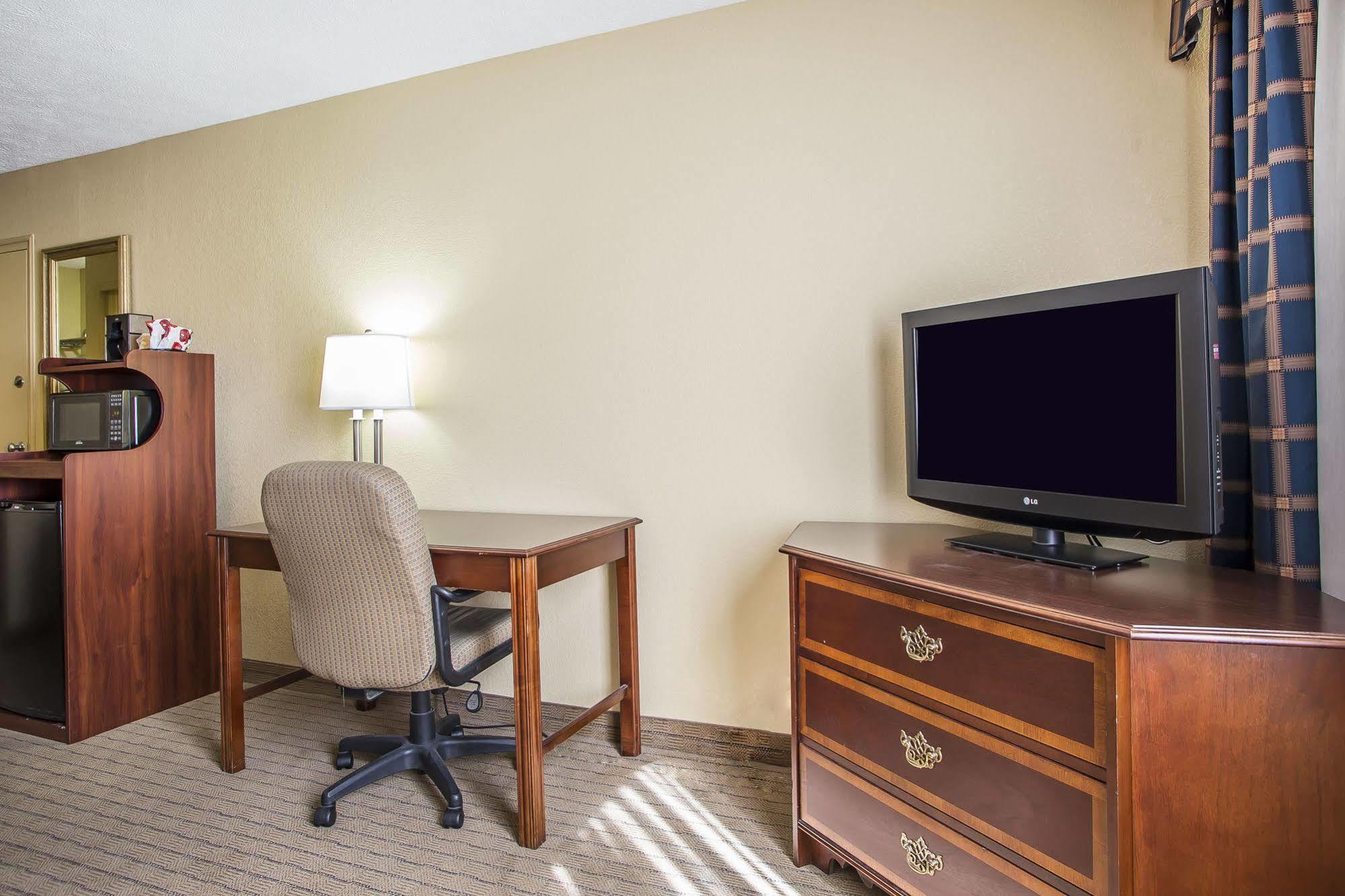 Quality Inn Dayton Airport Englewood Luaran gambar